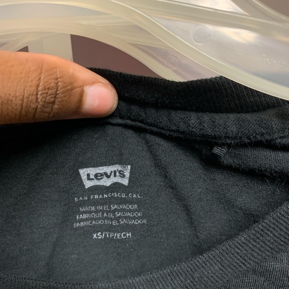 levi’s tee - Picture 2 of 3